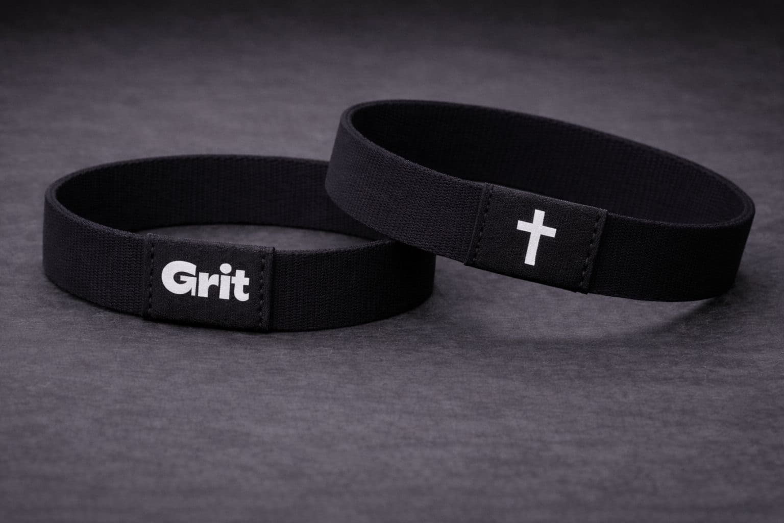 Pulseras Grit — Colección Fe, con logo y cruz bordada